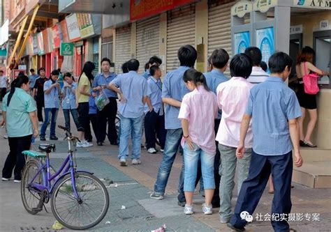 东莞零工市场的中年女工：有人俩月没活，“这里没有人情”_刘春