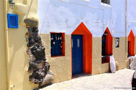 Volcanic rocks protrude from the taverna walls; photo 93023 from Mandraki