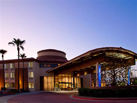 Pet-Friendly Hotels in Scottsdale, AZ | Holiday Inn Express Scottsdale ...