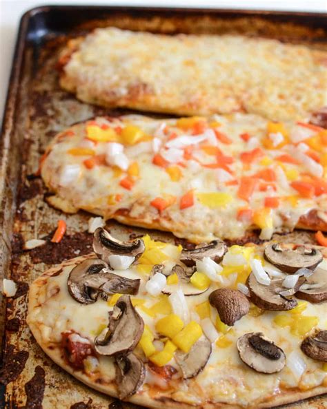 Easy Flatbread Pizzas | Kid-Friendly Flatbread Recipe for Lunch, Dinner ...