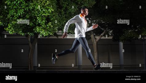 Stock Man Running 的图像结果