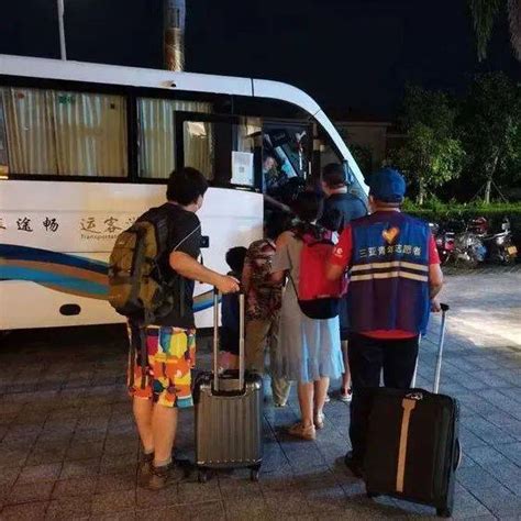 团三亚市委组织志愿者继续做好滞留旅客返程服务工作（二）_管理_保障_机场