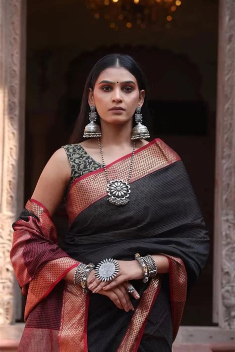 Buy Black Red Zari Maheshwari Cotton Silk Saree - House Of Elegance ...