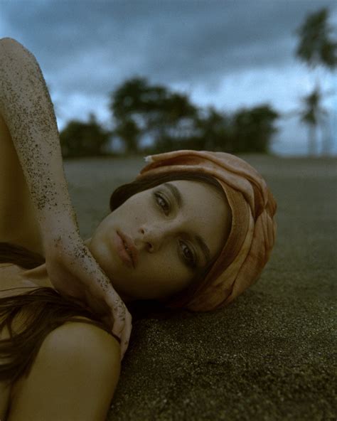 Effortless Layers & Bold Jewels For The Ultimate Getaway Wardrobe ...