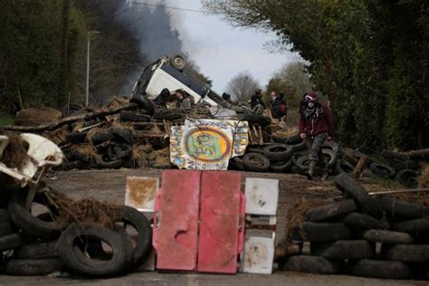 French police clash with eco-activists - Photos,Images,Gallery - 87143