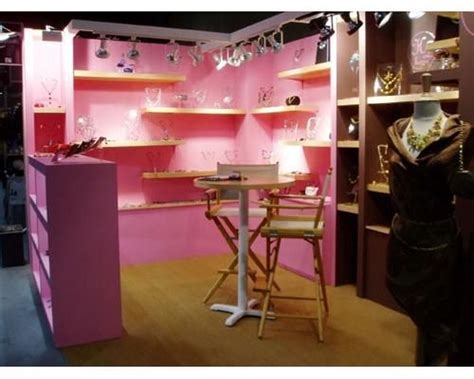 Display Designs: Customer Reviews, Stands and Services
