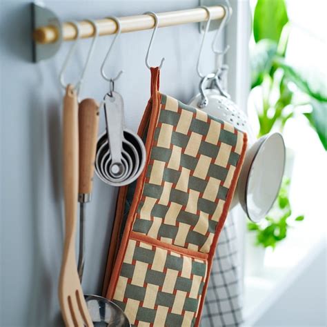 RINNIG oven mitt, patterned light beige/grey-green brown-red - IKEA