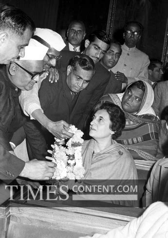 indira gandhi News Photo Indira Gandhi being greeted wi...