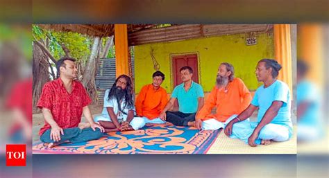 Deb Chowdhury doing his bit to support folk music artistes | Bengali ...