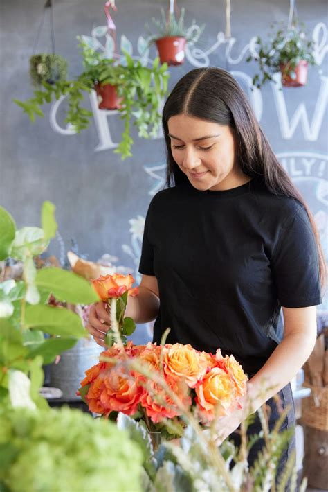 The Importance of Water for Flowers and How Long They Can Survive Without It