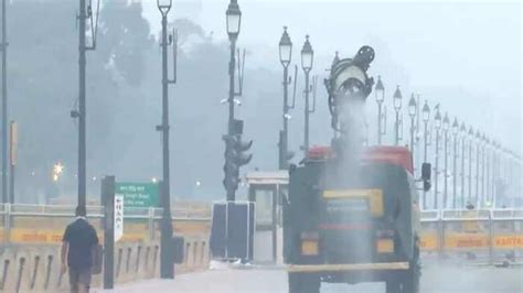 Delhi AQI improves slightly but still 'very poor'--Should you wear ...