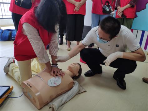 樟树布社区开展AED急救培训活动