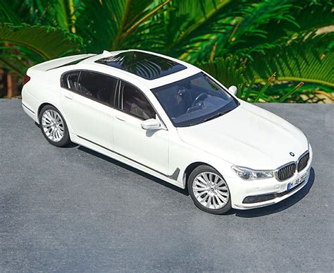 Original factory 1:18 BMW new T7 series Brand new 750Li/760Li Alloy To ...