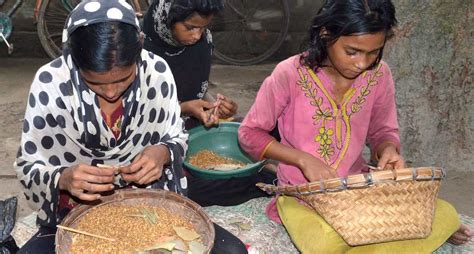 Beedi Rolling is Robbing Rural Bengal's Girls of Their Childhood - The Wire