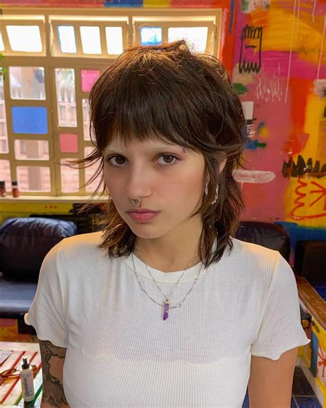 20 Wolf Cut Hair Ideas for Women to Rock in 2024 - Hairstyles Weekly