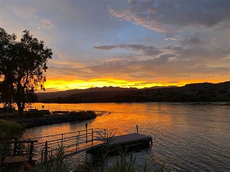 SHANGRI LA RIVER SUITES (Bullhead City) - Motel Reviews & Photos ...