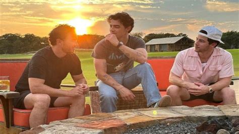 Jonas Brothers Perform THIS Iconic Camp Rock Song At Dick Clark’s New ...