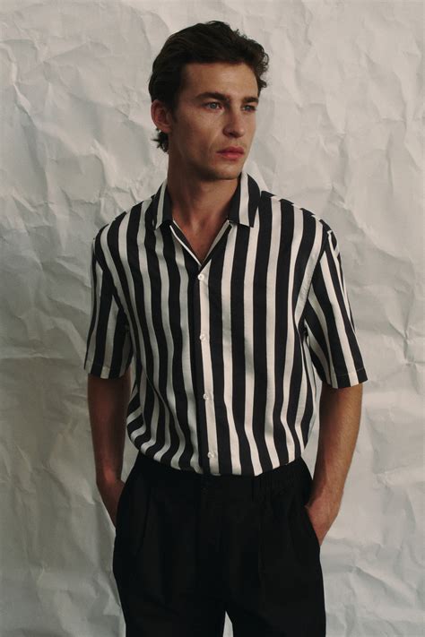 Men’s White/Grey striped Regular Fit Resort shirt | H&M IN
