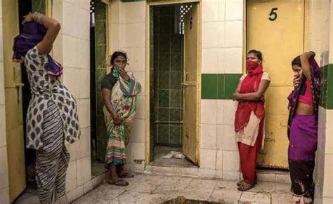 印度农村厕所都这样上，这样的生活一天都不能过！ - 每日头条