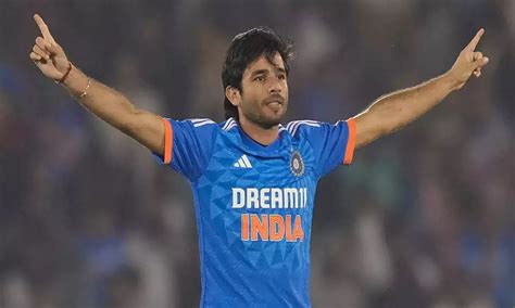 T20 ర్యాంకింగ్స్‌: నెంబర్ వన్‌లో టీమిండియా యువ ప్లేయర్ | team india ...