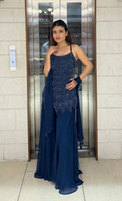 Buy Latest Indian Designer Bridal Lehengas, Wedding Sarees Online – AMRUT