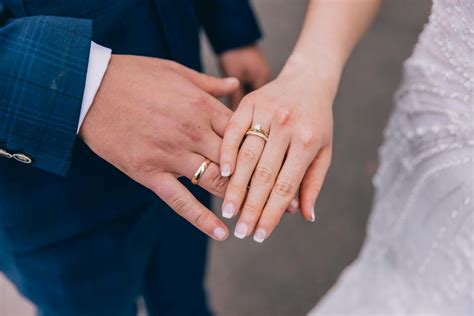 Pear Cut Diamond Size Chart (MM & Carat) – Guide by Variation