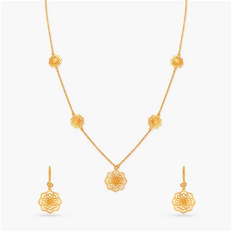 Delicate Floral Necklace Set