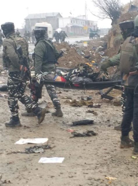 印度军方车队在印控克什米尔地区遇袭 至少18名士兵死亡_邻邦扫描_军事_新闻中心_台海网