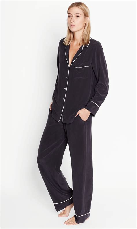 AVERY SILK PAJAMA SET (With images) | Silk pajama set, Black silk ...