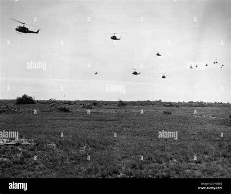 Vietnam war helicopter 1964 hi-res stock photography and images - Alamy