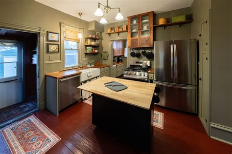 Victorian Hideaway: Walk to DT, Hot Tub, Sleeps 7 - Houses for Rent in ...