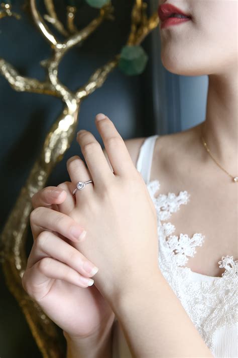 戒指的型号有哪些 购买时注意什么 - 中国婚博会官网