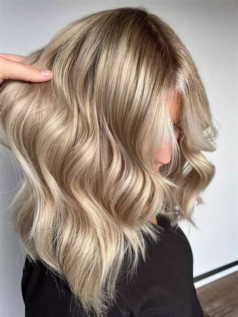 12 Champagne Hair Color for a Party-Ready Blonde Look - Her Style Code