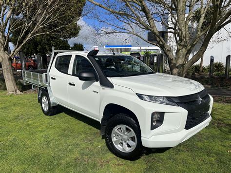 Mitsubishi Triton 2024 | DC Chassis GLX 4WD 6AT 2.4 Auto Flat Deck