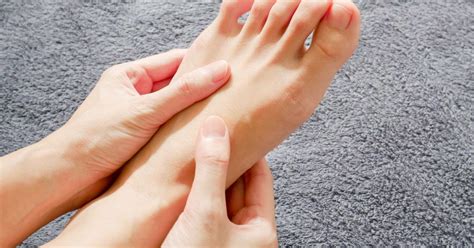 Numbness in legs and feet: Causes, symptoms, and treatment