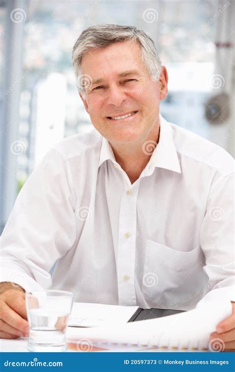 Old Business People 的图像结果