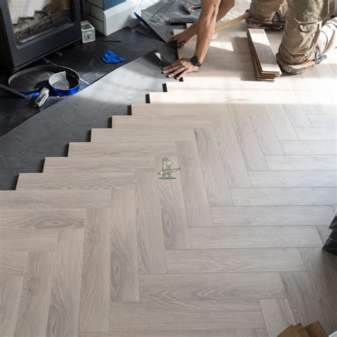 Craft 12mm Glacier Oak Herringbone AC5 Laminate Flooring | Herringbone ...