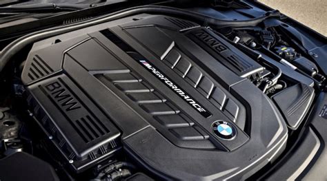 BMW V12引擎的最終篇章，M760i xDrive限量12部典藏經典! | 汽車鑑賞 | NOWnews今日新聞