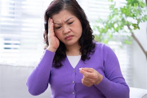 Image of senior woman sickness | Premium Photo