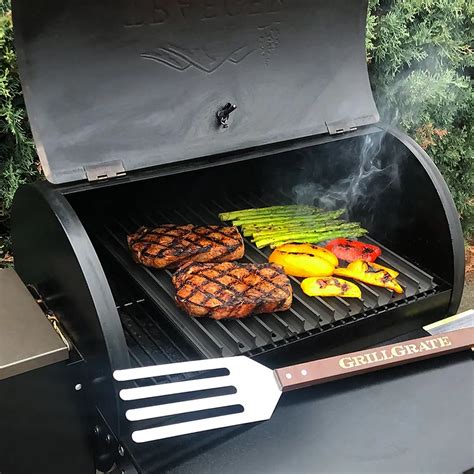 Rezultat imagine pentru Grilling On a Yoder YS640