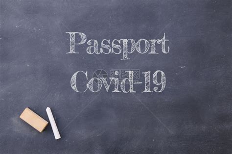 学校黑板上写着19岁学生的护照高清图片下载-正版图片303673724-摄图网