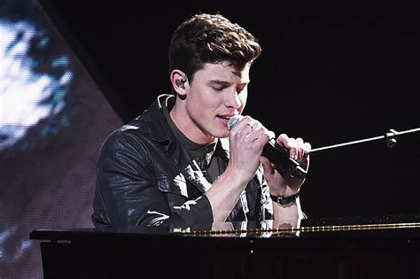 Shawn Mendes Performs on 'Saturday Night Live': Watch