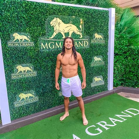 Timothy Kyle Roberts's feet