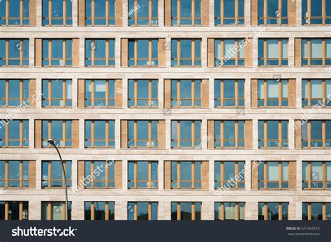 Real Building Front View 的图像结果