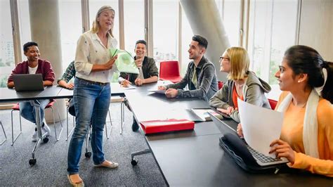 How to Become a Certified Corporate Trainer: Tips (2025) - Oxford ...