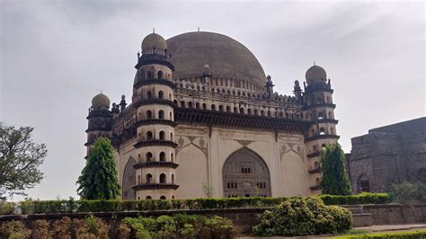 Gol Gumbaz Bijapur- History, Built By, Architecture, Timings, Location | Adotrip