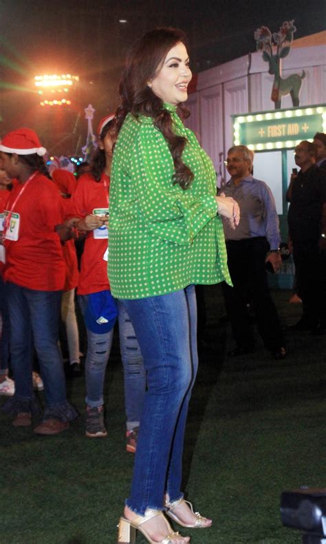 Isha Ambani and Nita Ambani celebrate Christmas with 4,000 children ...