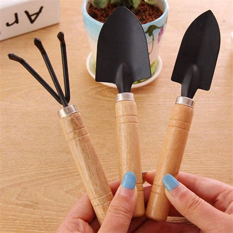 Small sized Hand Cultivator, Small Trowel, Garden Fork (Set of 3) — DeoDap