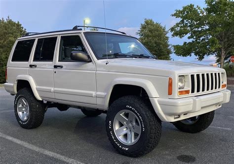 White Jeep Cherokee XJ SUV