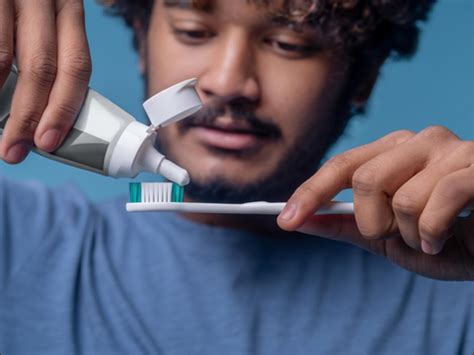 Get That Perfect Smile with Crest 3D White Toothpaste | CareSoul